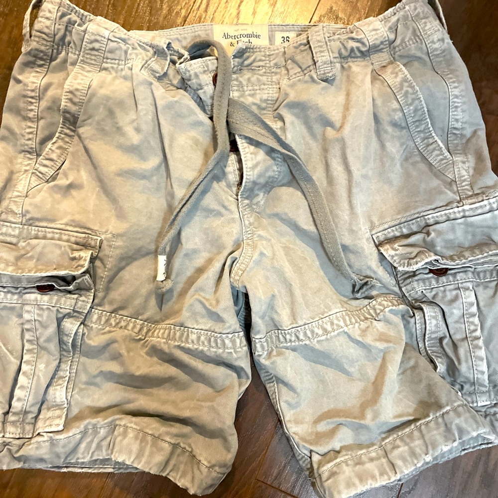 Abercrombie and Fitch Cargo Shorts men 36